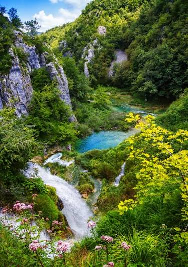 Turquoise lakes and waterfalls surrounded by forest at Plitvice Lakes